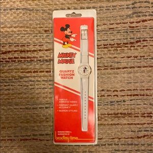 VINTAGE Mickey Mouse Quartz Fashion Watch